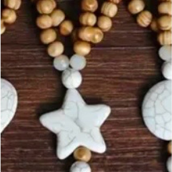 White Tassel Star Beaded Necklace - Picture 3 of 5